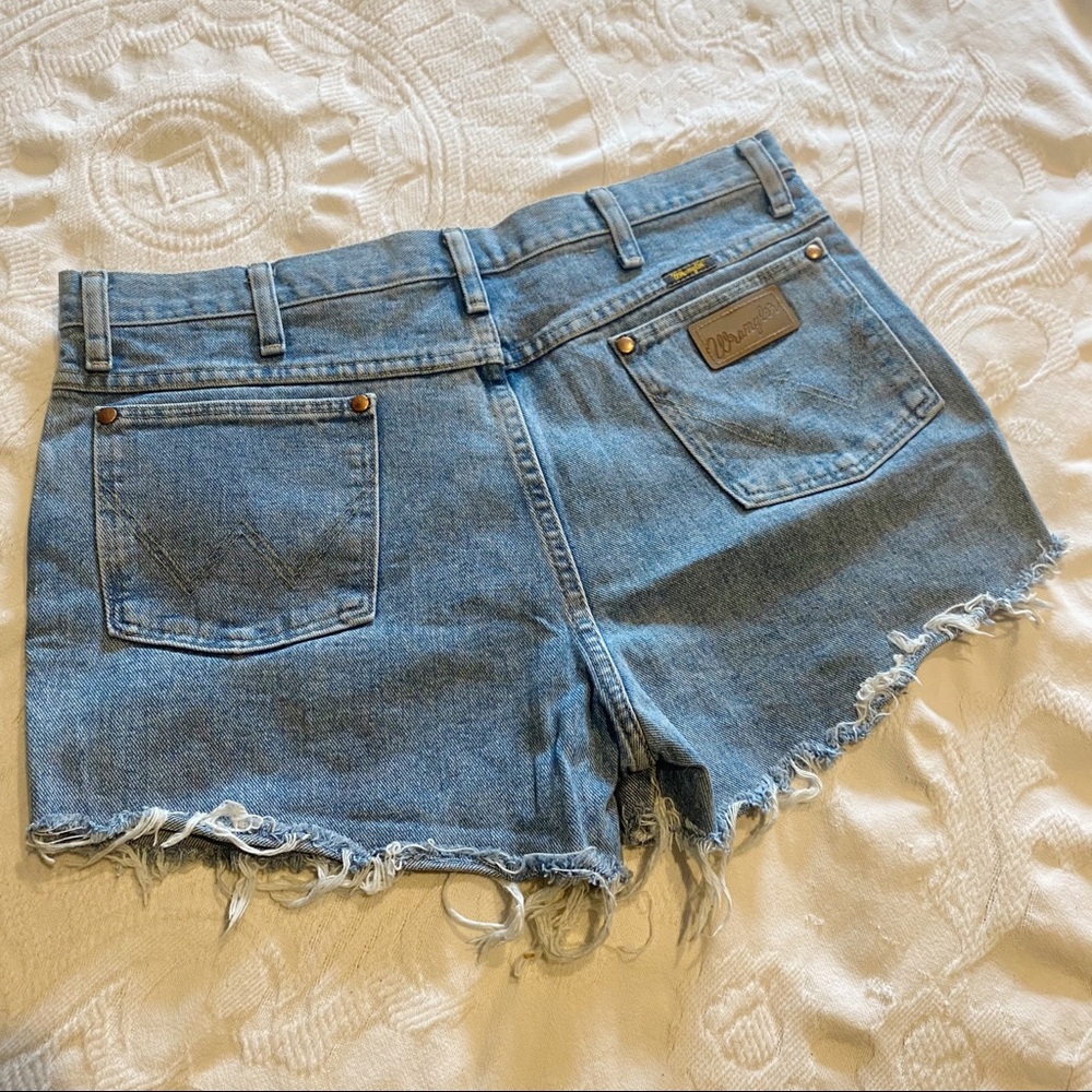 Vintage | 90’s Wrangler High Waisted Cut Off Jean Shorts